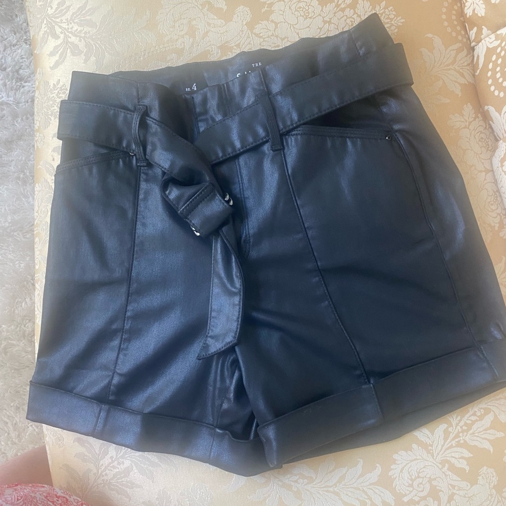 Hold WHBM black high-waist shorts